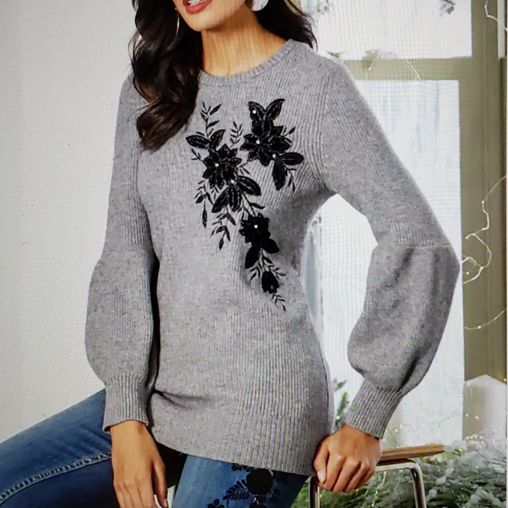 NWT Monroe & Main Women's Gray Joi Floral Applique Knit Sweater